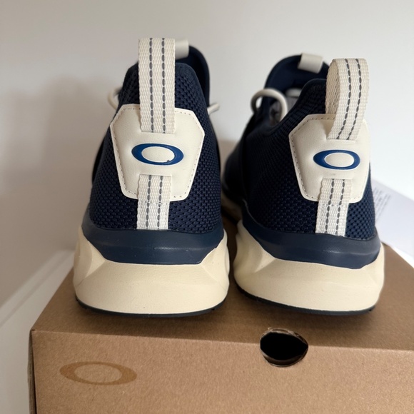 OAKLEY Dry OS Running/Casual tennis shoe Sneakers ~ Men's 10.5 ~ Navy ~MSRP $100 - Picture 6 of 11